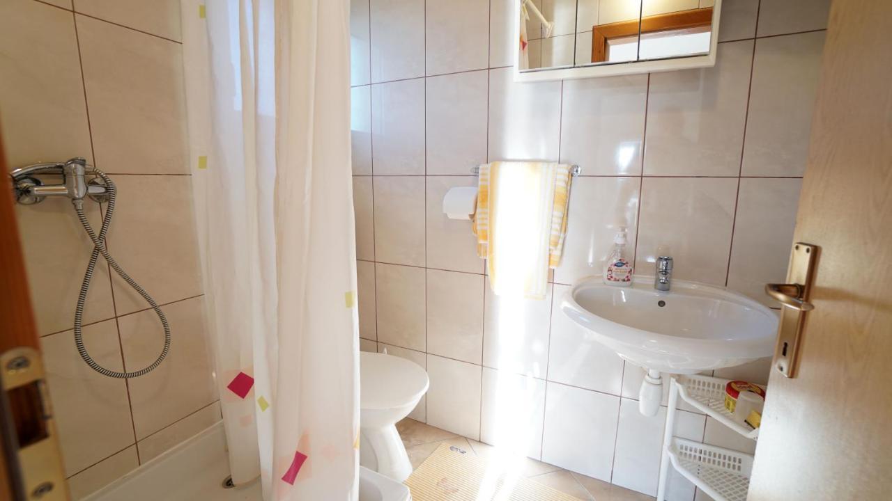 Apartments Kata Gornji Karin Εξωτερικό φωτογραφία